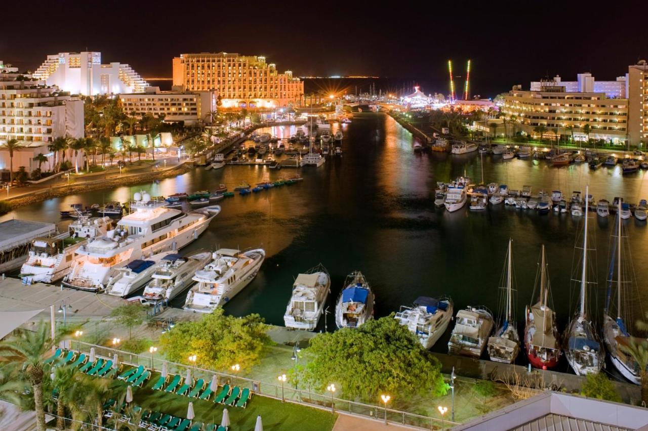 Vert Hotel Eilat Exterior foto Marina del Rey at night
